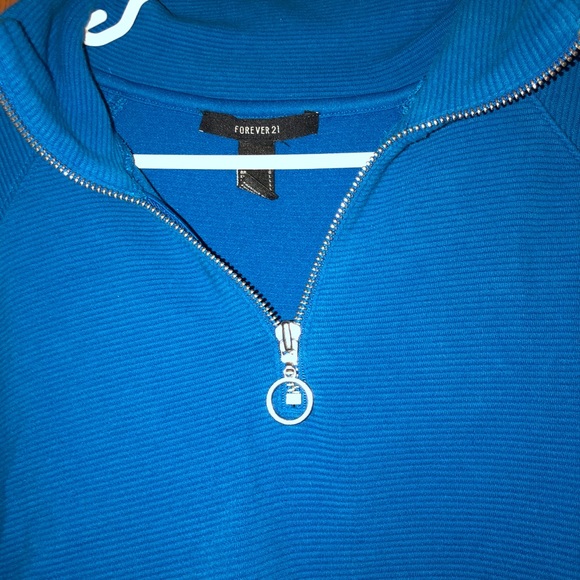 Cropped Quarter Zip Longsleeve - Picture 4 of 4